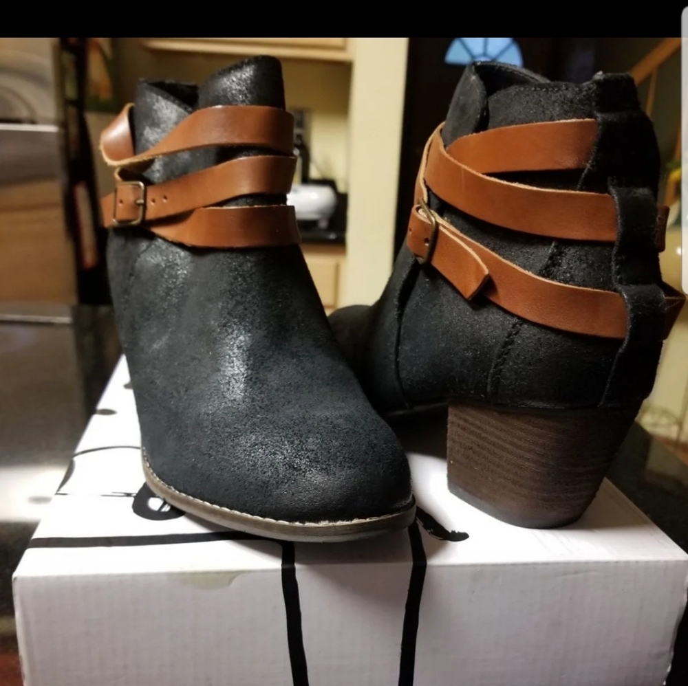 Dolce Vita 'Java' Bootie - Picture 2 of 10